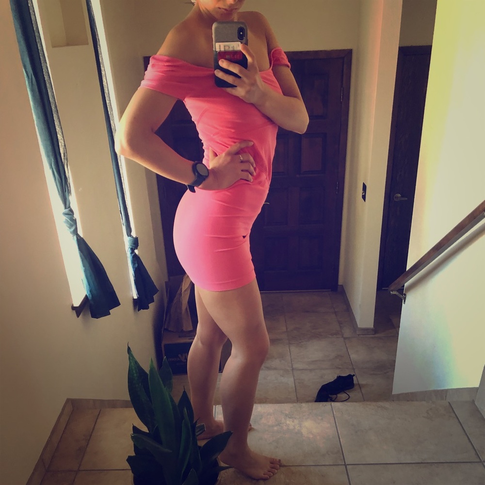 M/L Pink Bebe Mini Dress 👗❤️🌺